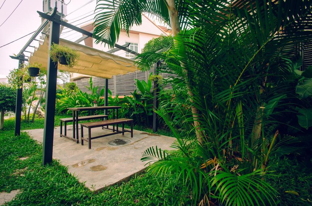 Th Beach Hotel Huahin Kültér fotó