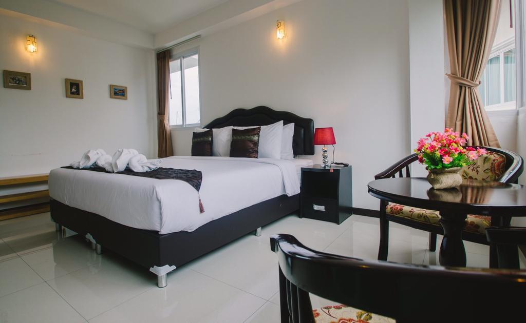 Th Beach Hotel Huahin Kültér fotó