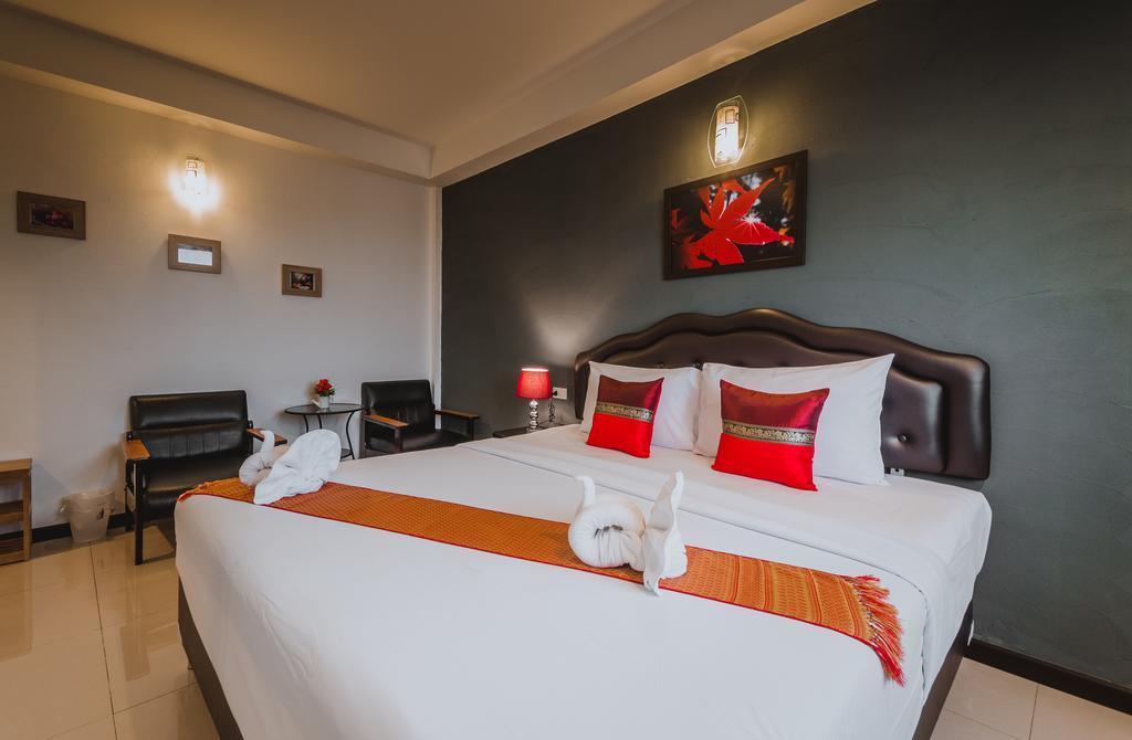 Th Beach Hotel Huahin Kültér fotó