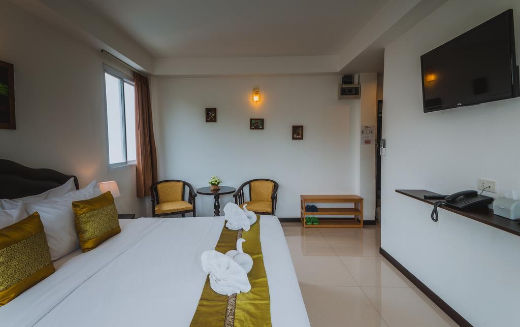 Th Beach Hotel Huahin Kültér fotó