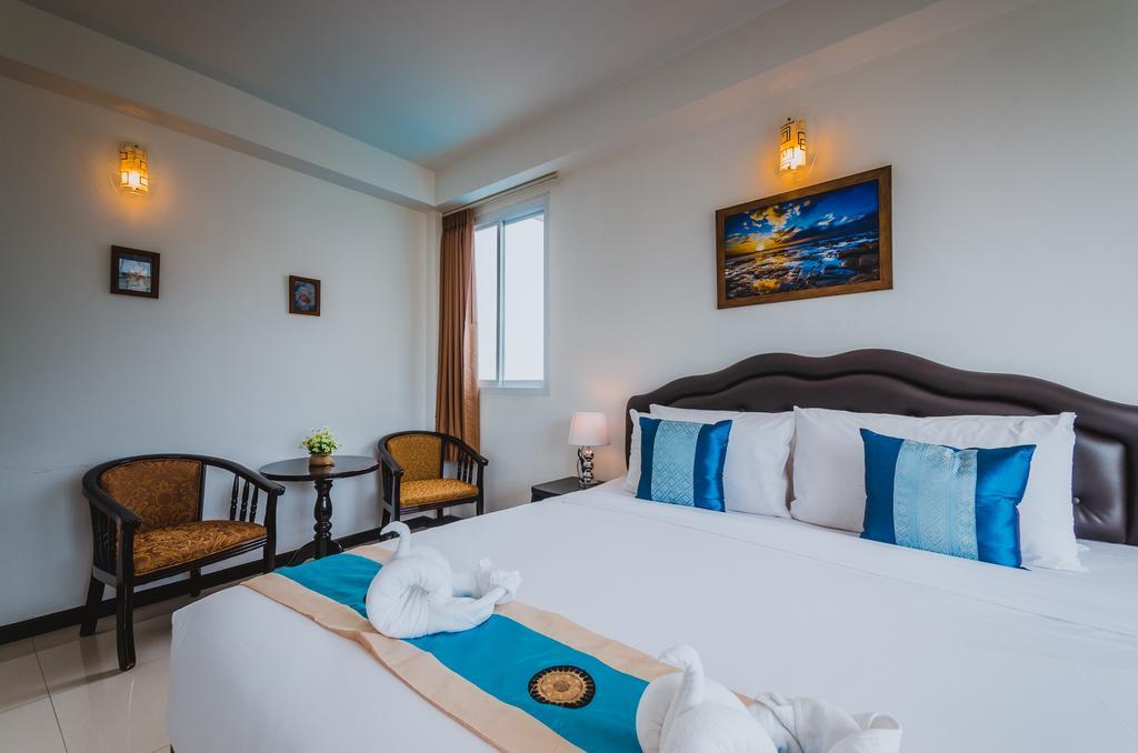 Th Beach Hotel Huahin Kültér fotó